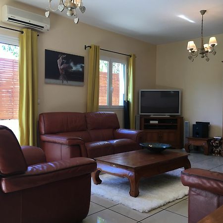 House With 5 Rooms In Etang Sale, With Wonderful Mountain View, Enclos Zewnętrze zdjęcie