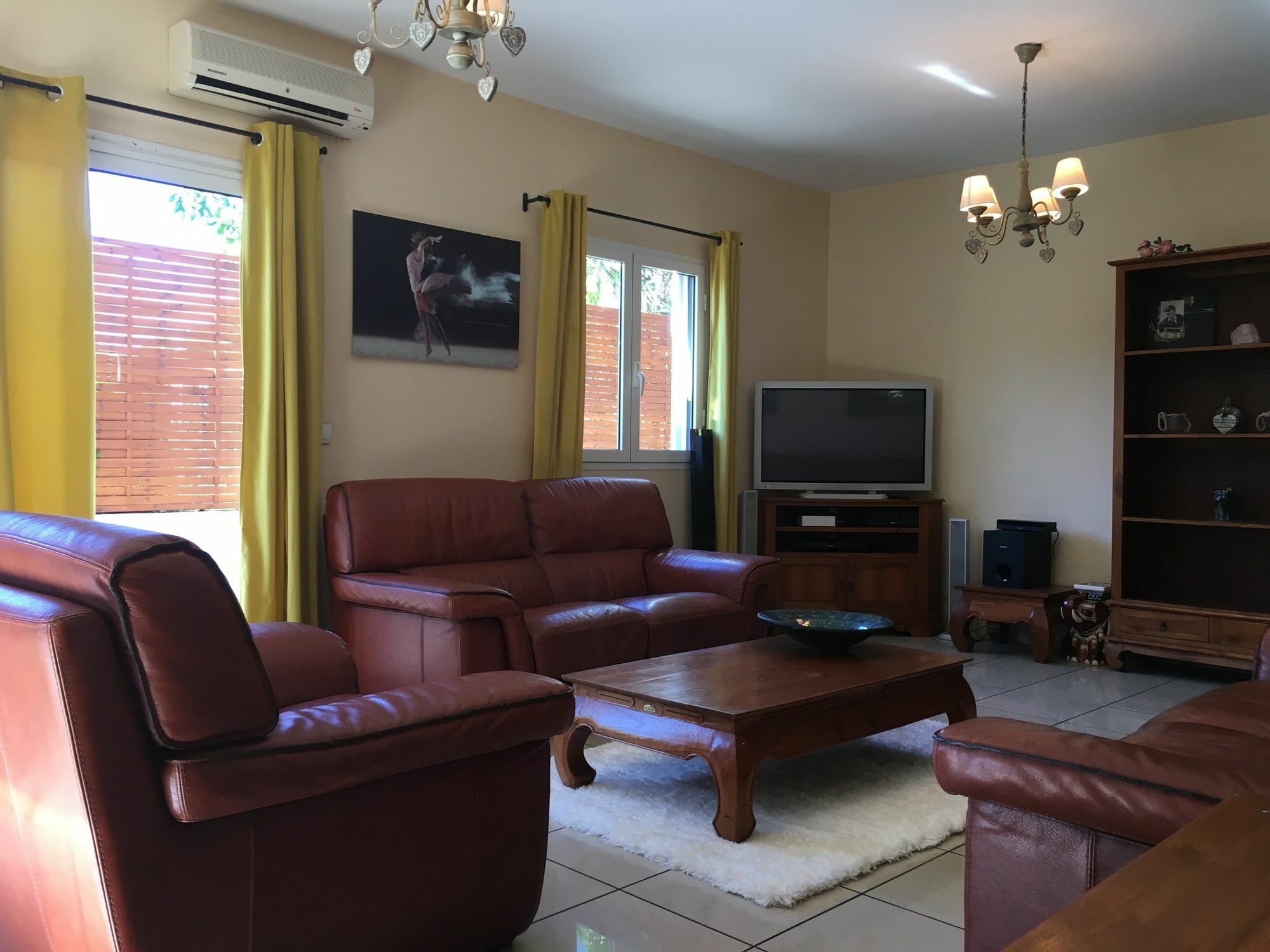 House With 5 Rooms In Etang Sale, With Wonderful Mountain View, Enclos Zewnętrze zdjęcie