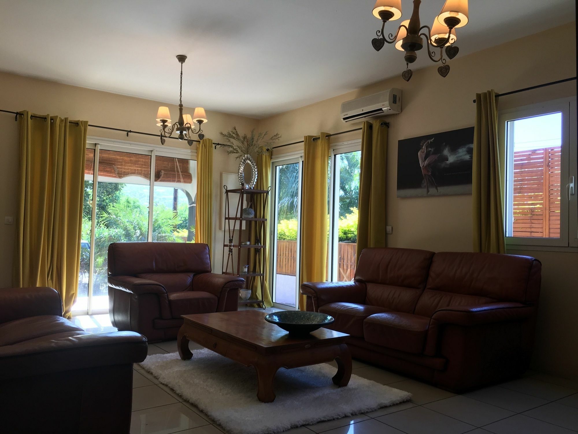 House With 5 Rooms In Etang Sale, With Wonderful Mountain View, Enclos Zewnętrze zdjęcie